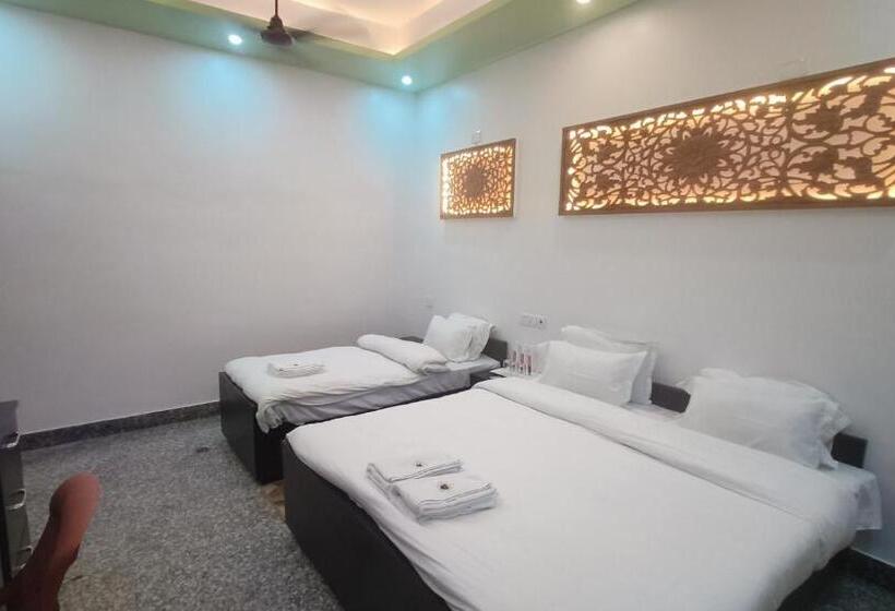 ペンション Ratna Hotel & Banquet