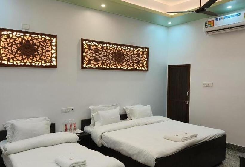 ペンション Ratna Hotel & Banquet