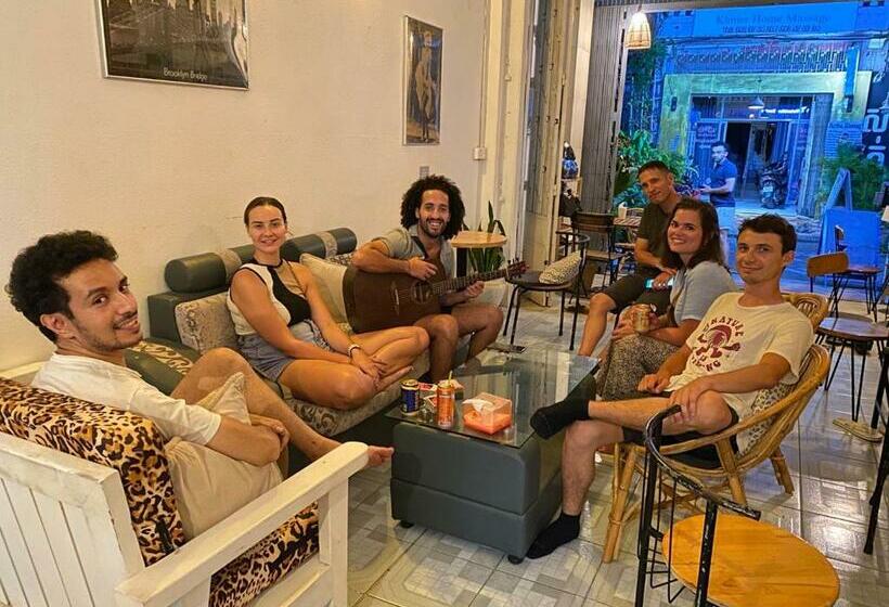 Social Backpacker Hostel & Rooftop Bar