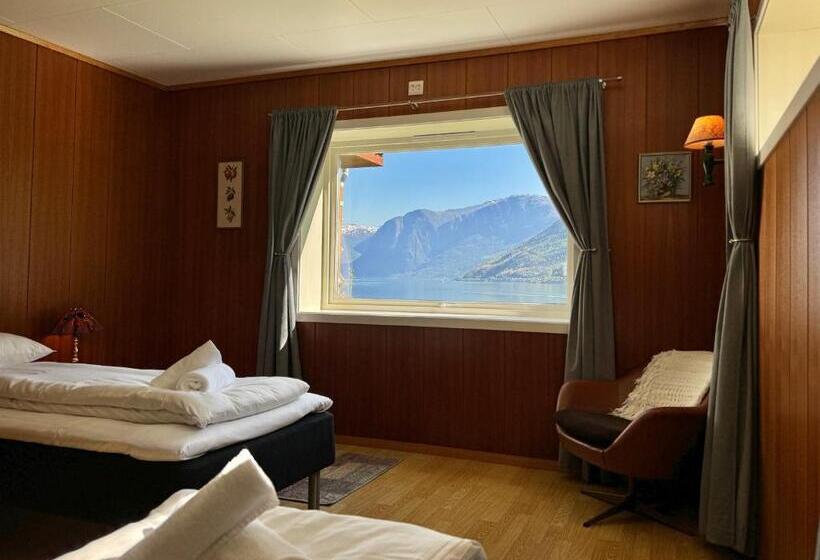 Общежитие Svingen Guesthouse   Panoramic Fjord Views In Flåm