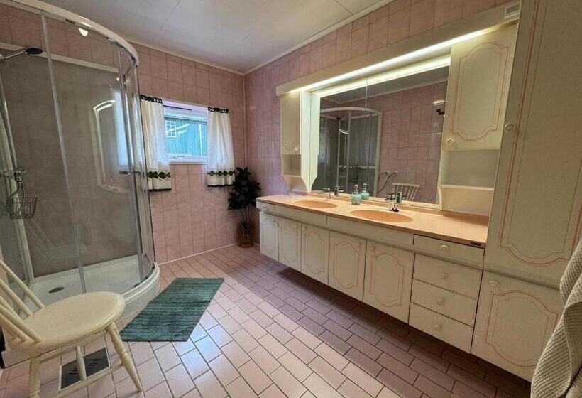 Общежитие Svingen Guesthouse   Panoramic Fjord Views In Flåm