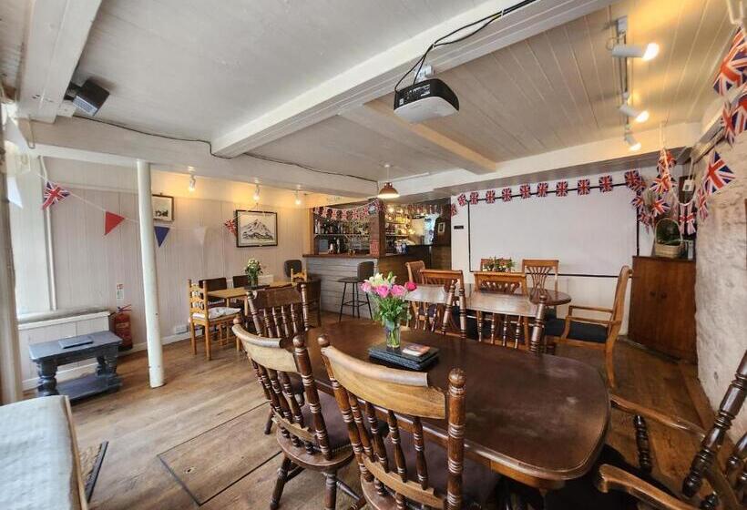 민박 Watsons Ale House