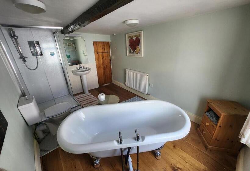 민박 Watsons Ale House