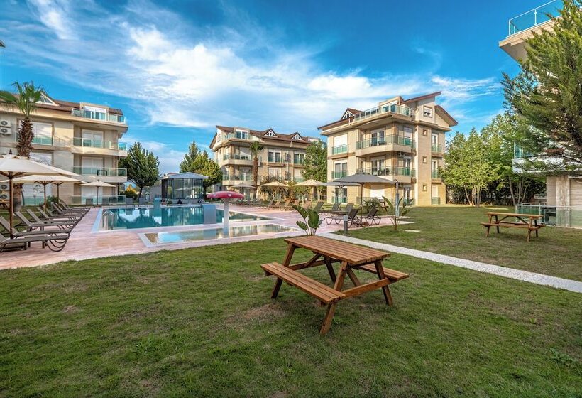 Belek Deluxe Suit