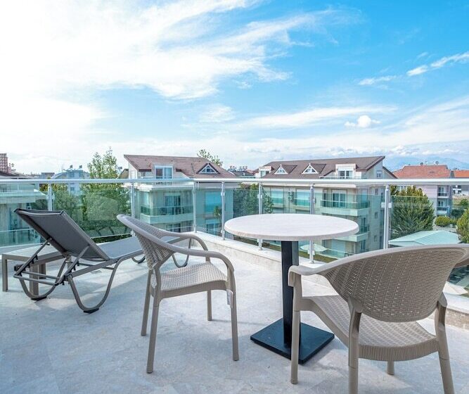Belek Deluxe Suit