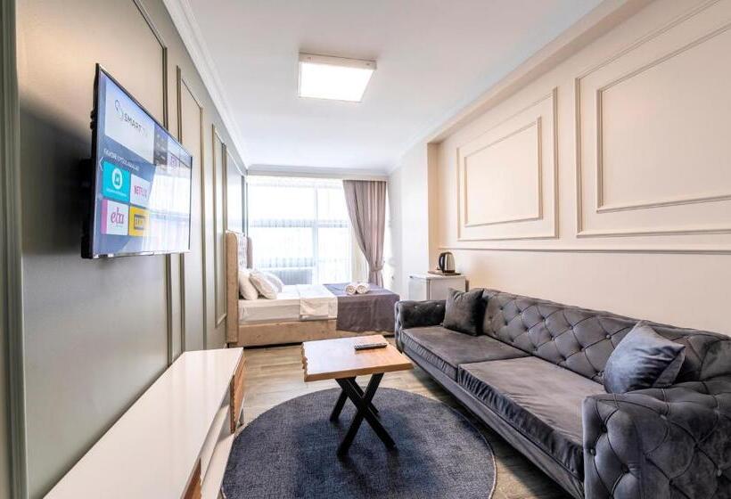 Royal Luxury Hotels Suites