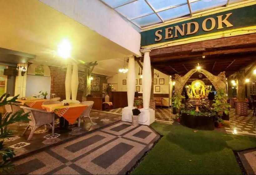 בית מלון כפרי Attara Heritage Senggigi