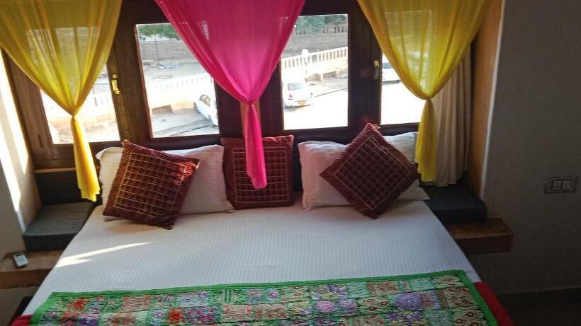 Отель Bhadu Place