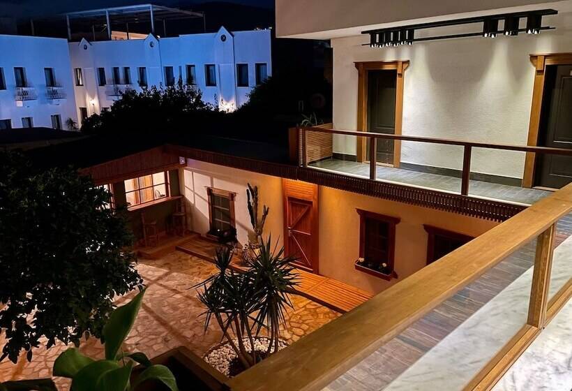 هتل Bodrum Konağı