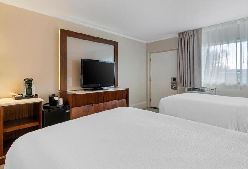 فندق Downtown Dover Inn