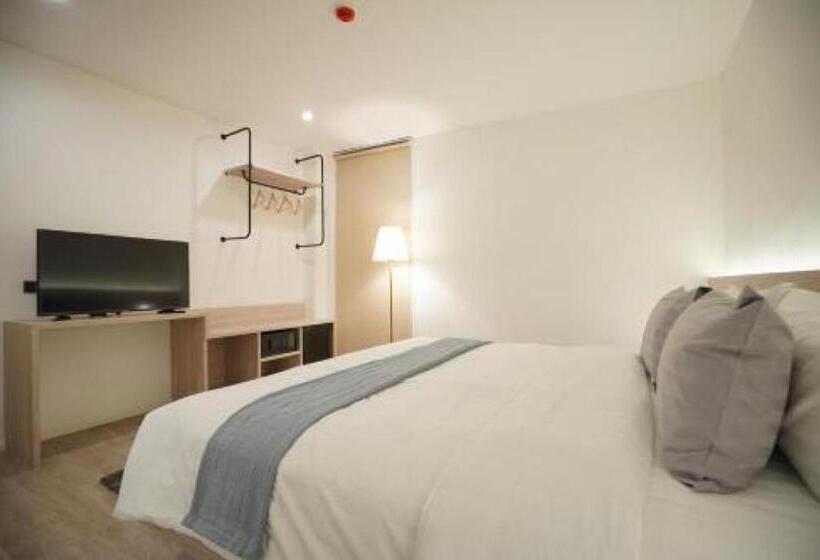 בית מלון כפרי E11