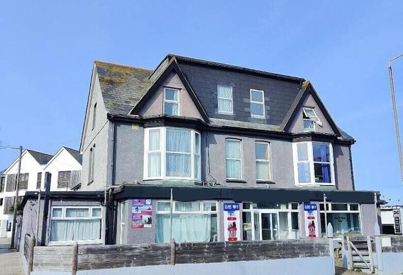 فندق Elemental Surf Lodge