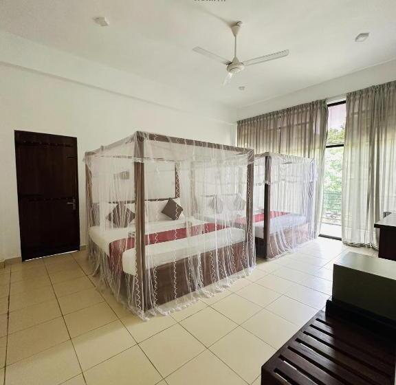 فندق Lavish Resort By Indigo