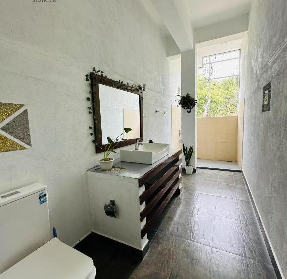 فندق Lavish Resort By Indigo