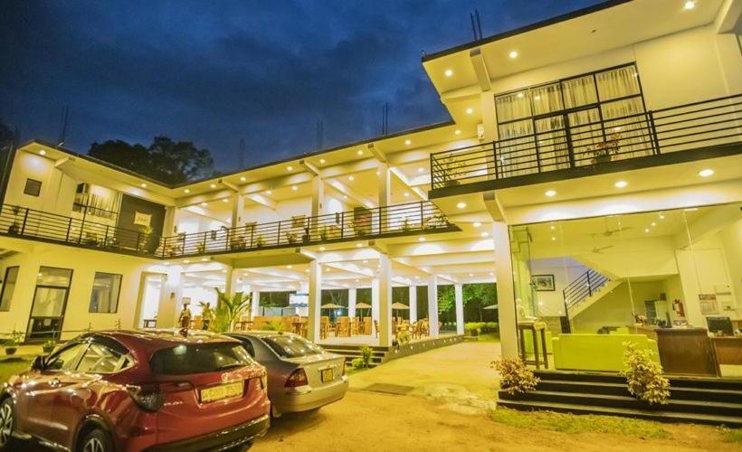 فندق Lavish Resort By Indigo