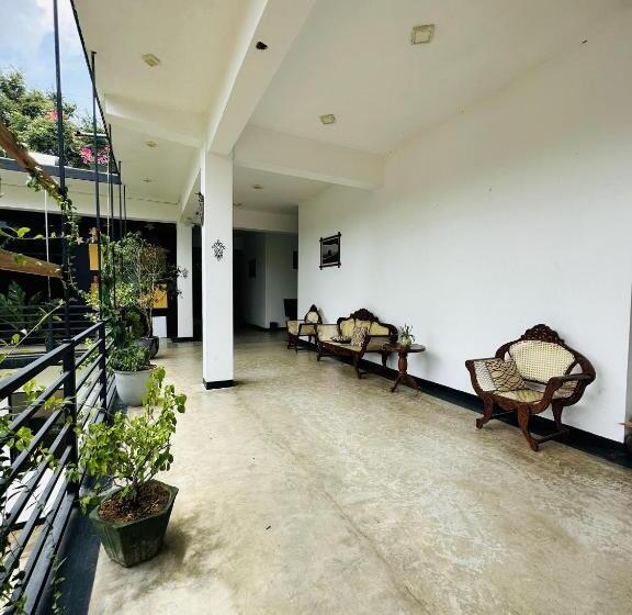 فندق Lavish Resort By Indigo