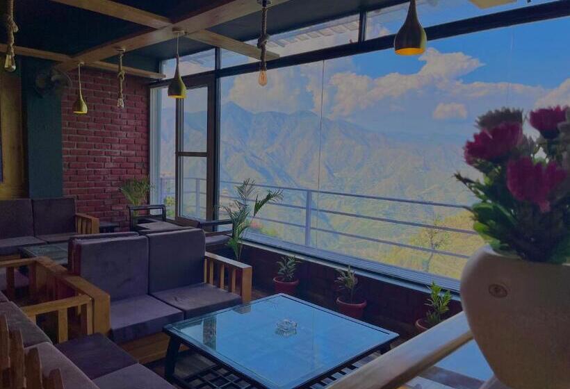 בית מלון כפרי Pinerock Resort, Mussoorie ! Luxury Rooms ! Mountain View ! Open Terrace ! Cafe
