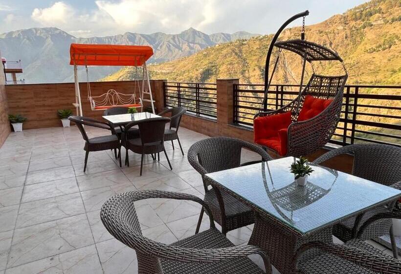 בית מלון כפרי Pinerock Resort, Mussoorie ! Luxury Rooms ! Mountain View ! Open Terrace ! Cafe