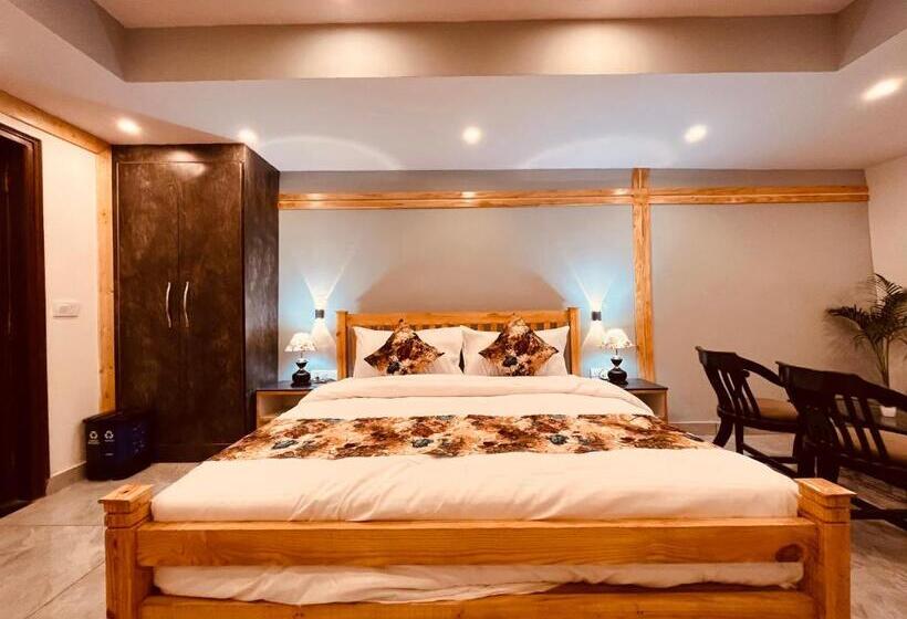 בית מלון כפרי Pinerock Resort, Mussoorie ! Luxury Rooms ! Mountain View ! Open Terrace ! Cafe