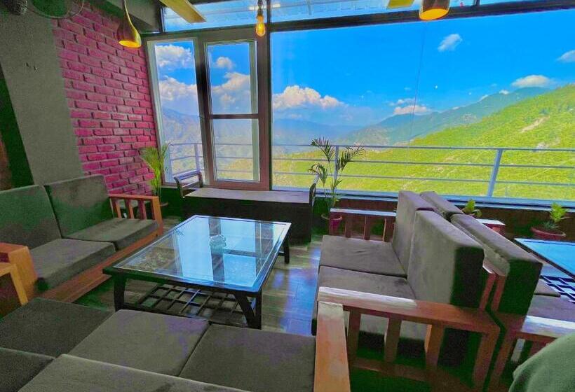 בית מלון כפרי Pinerock Resort, Mussoorie ! Luxury Rooms ! Mountain View ! Open Terrace ! Cafe
