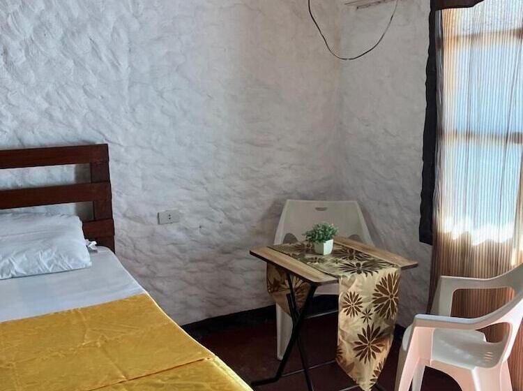 ホテル Puerto Galera Transient Guest Room