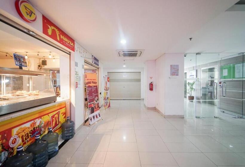 Отель Redliving Apartemen Riverview Residence Yapadi Group Tower Mahakam