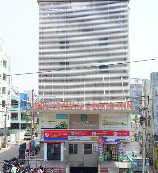 호텔 Sri Brundavan Grand Inn