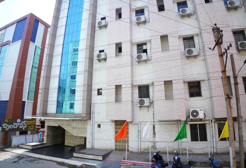 호텔 Sri Brundavan Grand Inn