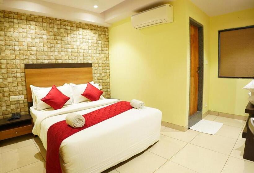 호텔 Sri Brundavan Grand Inn