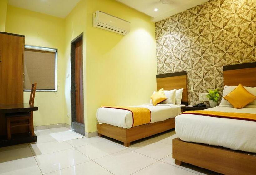 호텔 Sri Brundavan Grand Inn