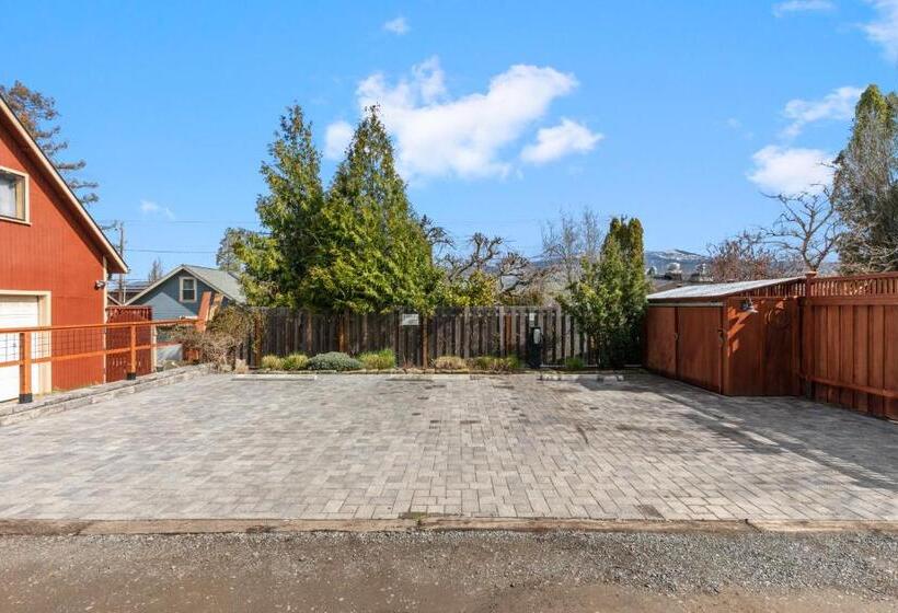 Отель The Peerless