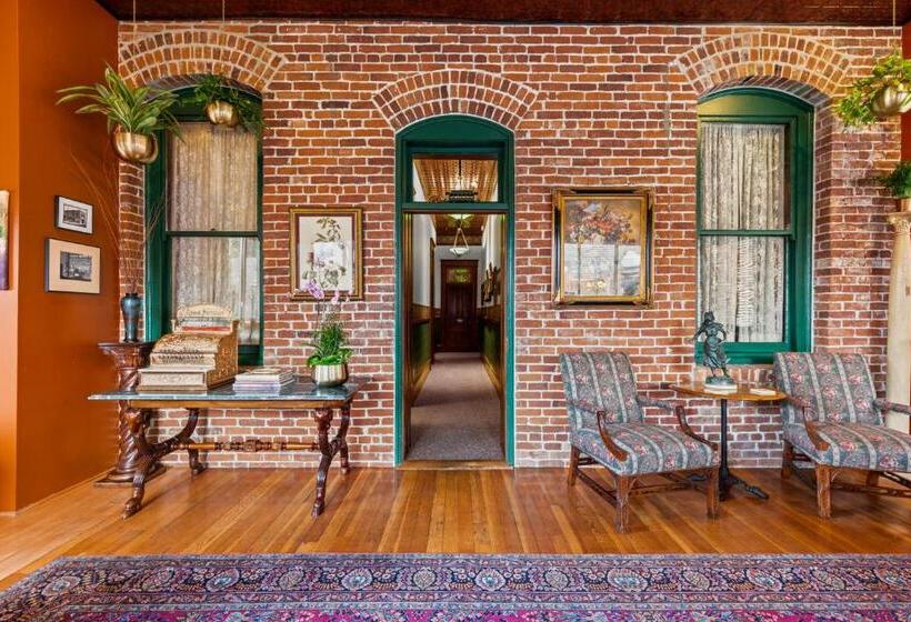 Отель The Peerless