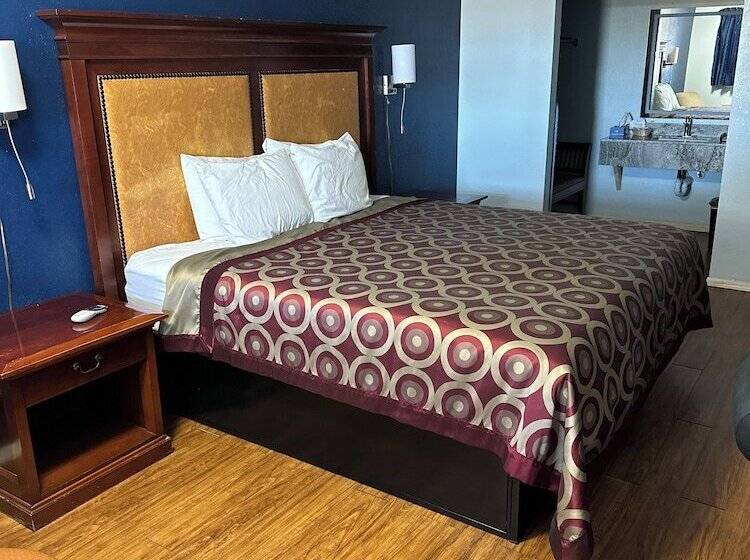 Tanglewood Motel