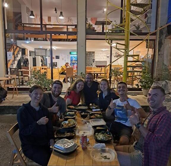 Traveler Hostel