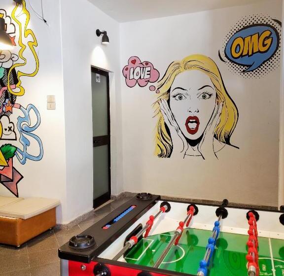 Traveler Hostel