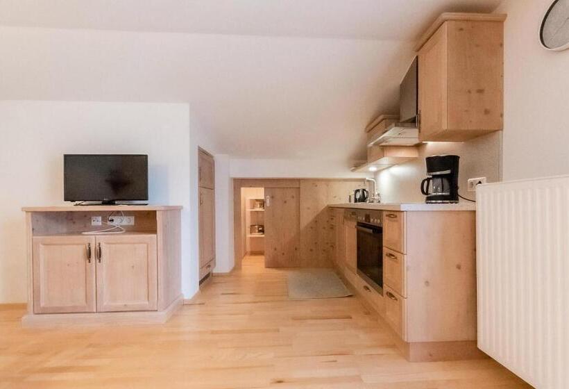 هتل Ferienwohnung Hartlgut