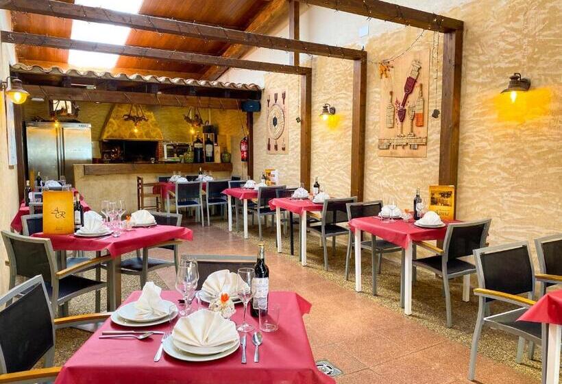 בית מלון כפרי Hostal Ainoa