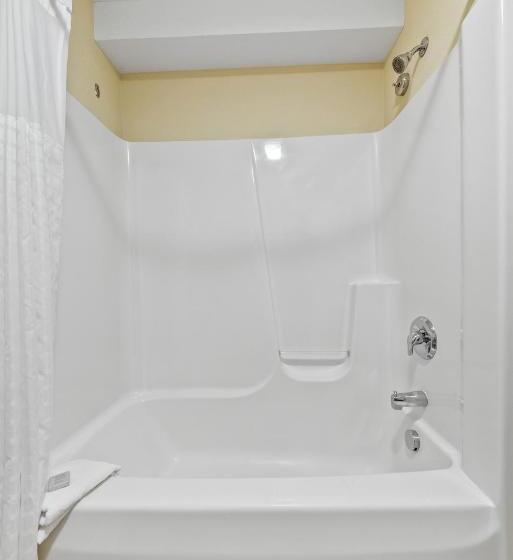 فندق Kelleys Island Venture Resort & Conference Center