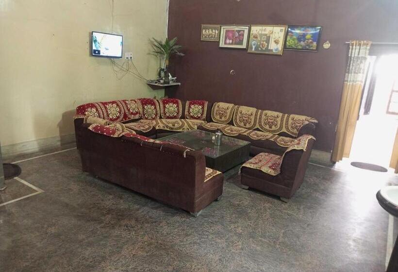 ホテル Oyo 81242 Paradise