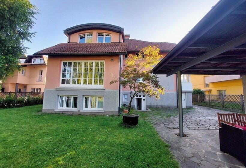 هتل Rose House   Greenline Accomodations