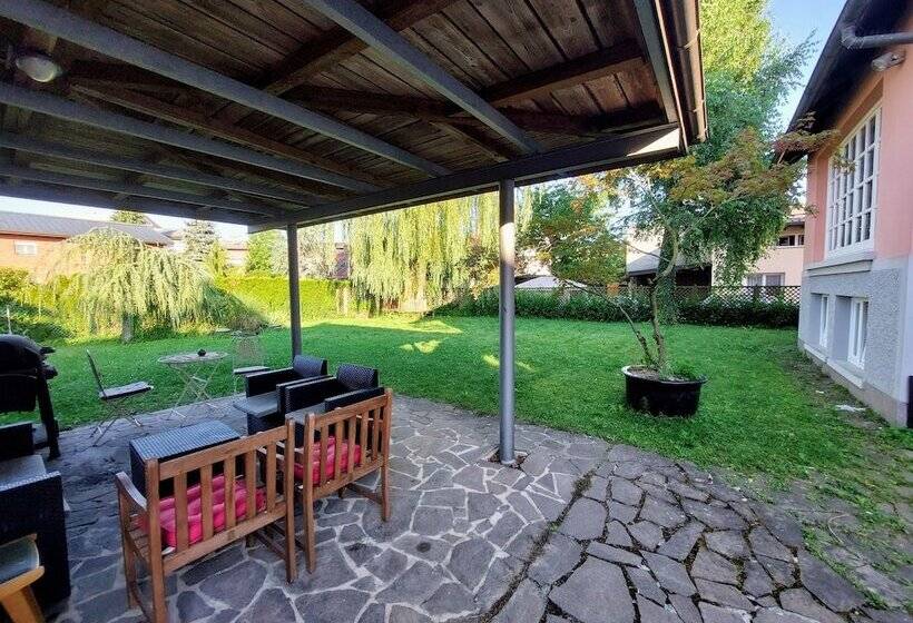 هتل Rose House   Greenline Accomodations