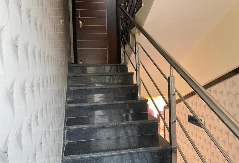 فندق Sai Viraj Palace