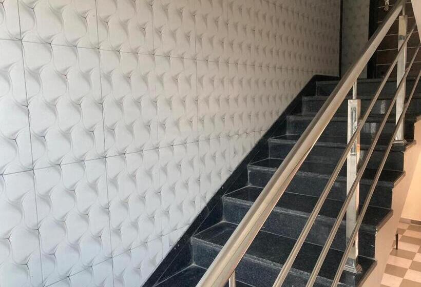 فندق Sai Viraj Palace