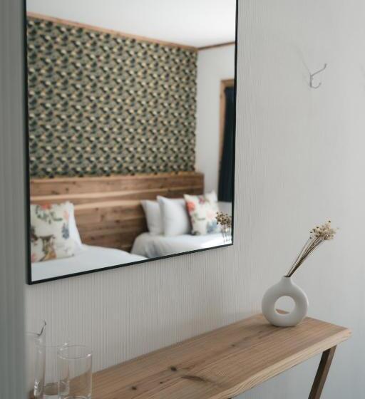 בית מלון כפרי The Brueys Lodge Tangram Madarao