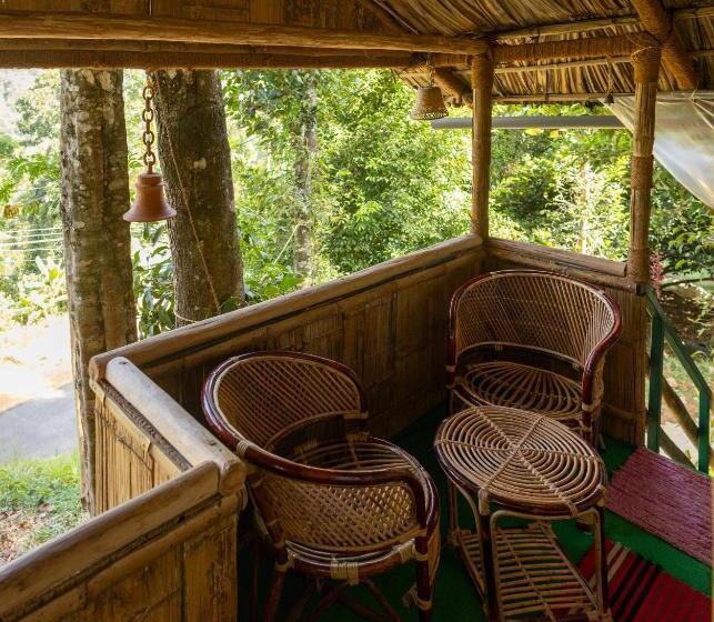 פנסיון Fab   Bamboo Hut With Open Shower