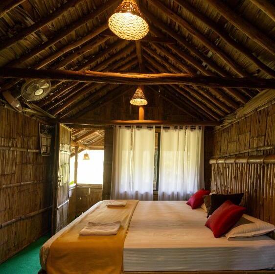 פנסיון Fab   Bamboo Hut With Open Shower