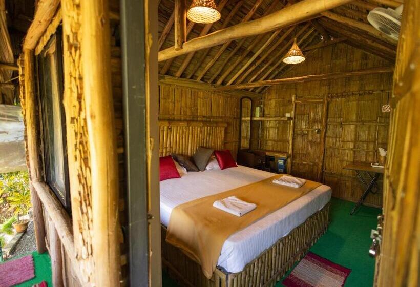 פנסיון Fab   Bamboo Hut With Open Shower