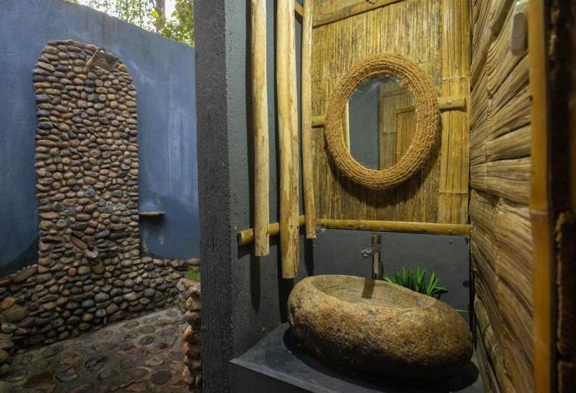 פנסיון Fab   Bamboo Hut With Open Shower