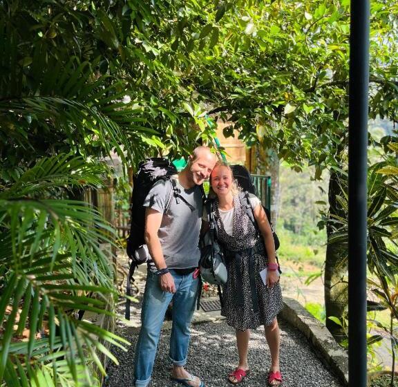 פנסיון Fab   Bamboo Hut With Open Shower