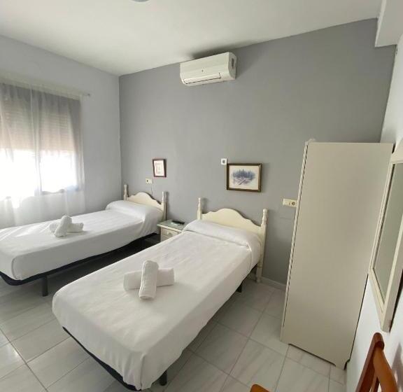 פנסיון Hostal Carlos Iii